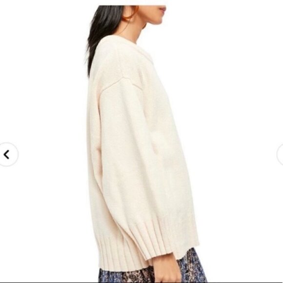 FREE  People Oversized Sweater in Ivory - Picture 12 of 16